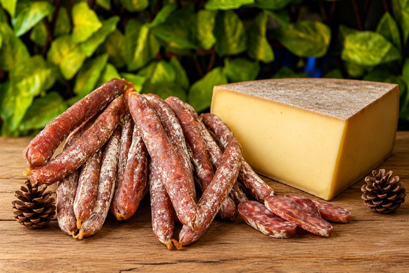 Saucisson cocktail Comté